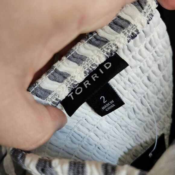 NWT Torrid Striped Seersucker Peplum Tank Top - Picture 9 of 12